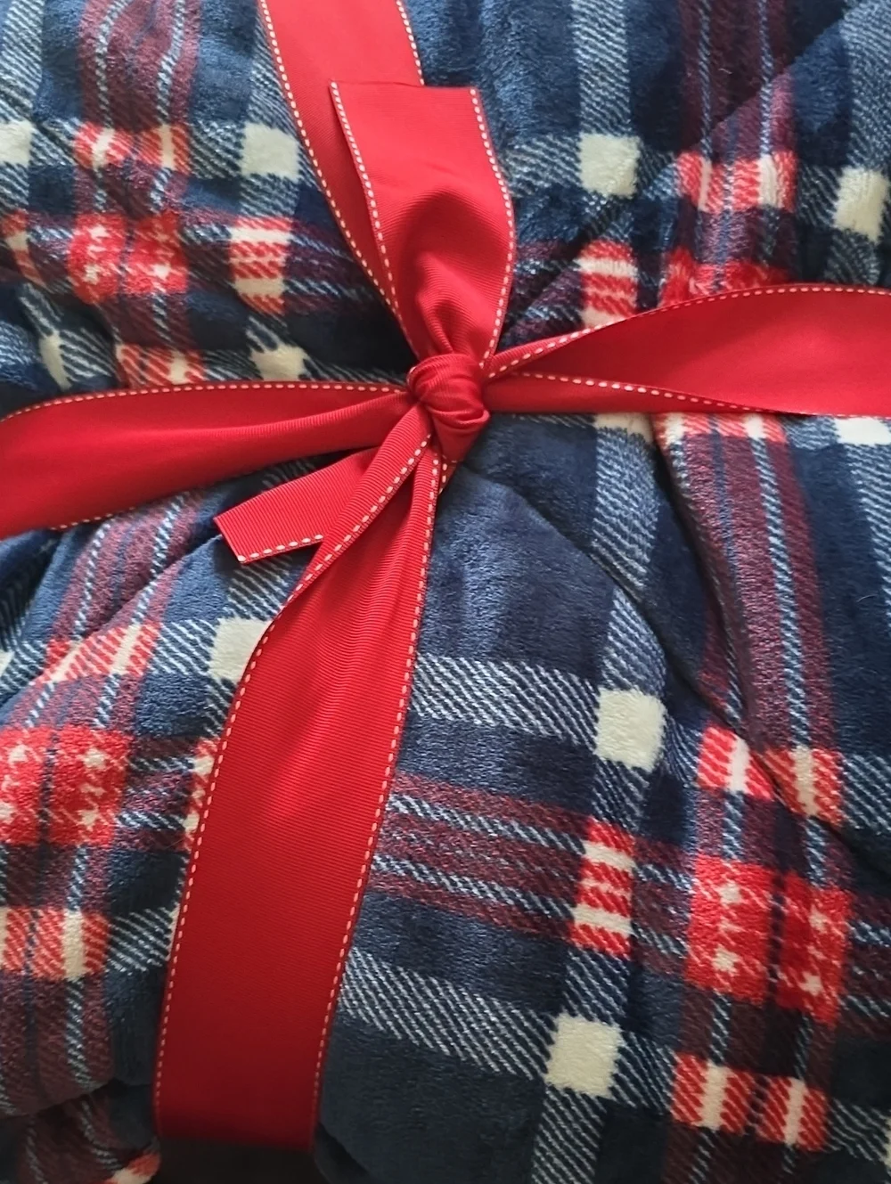 NORTH POLE FAUX MINK TO SHERPA RED, BLUE, AND WHITE SOFT REVERSIBLE THROW